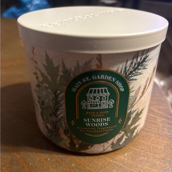Bath & Body Works Sunrise Woods Scented Candle - Picture 1 of 2